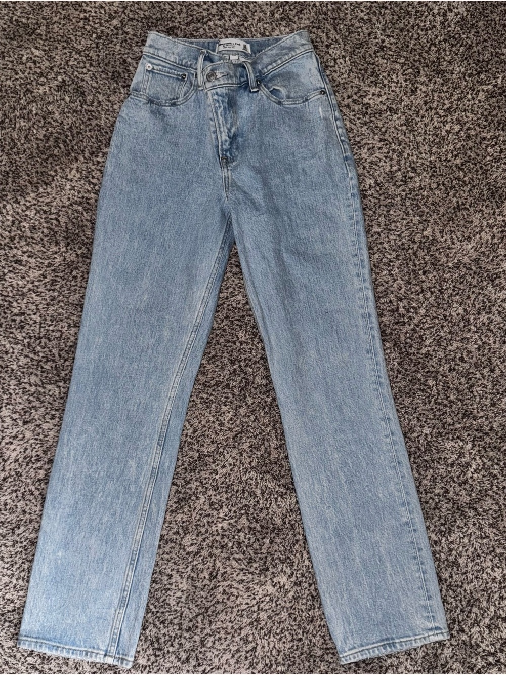 Abercrombie & Fitch Light Blue Ultra High Rise Curve Love 90s Straight Leg Jeans